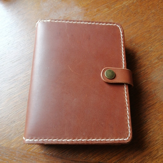 Handbunden A6 journal i läder